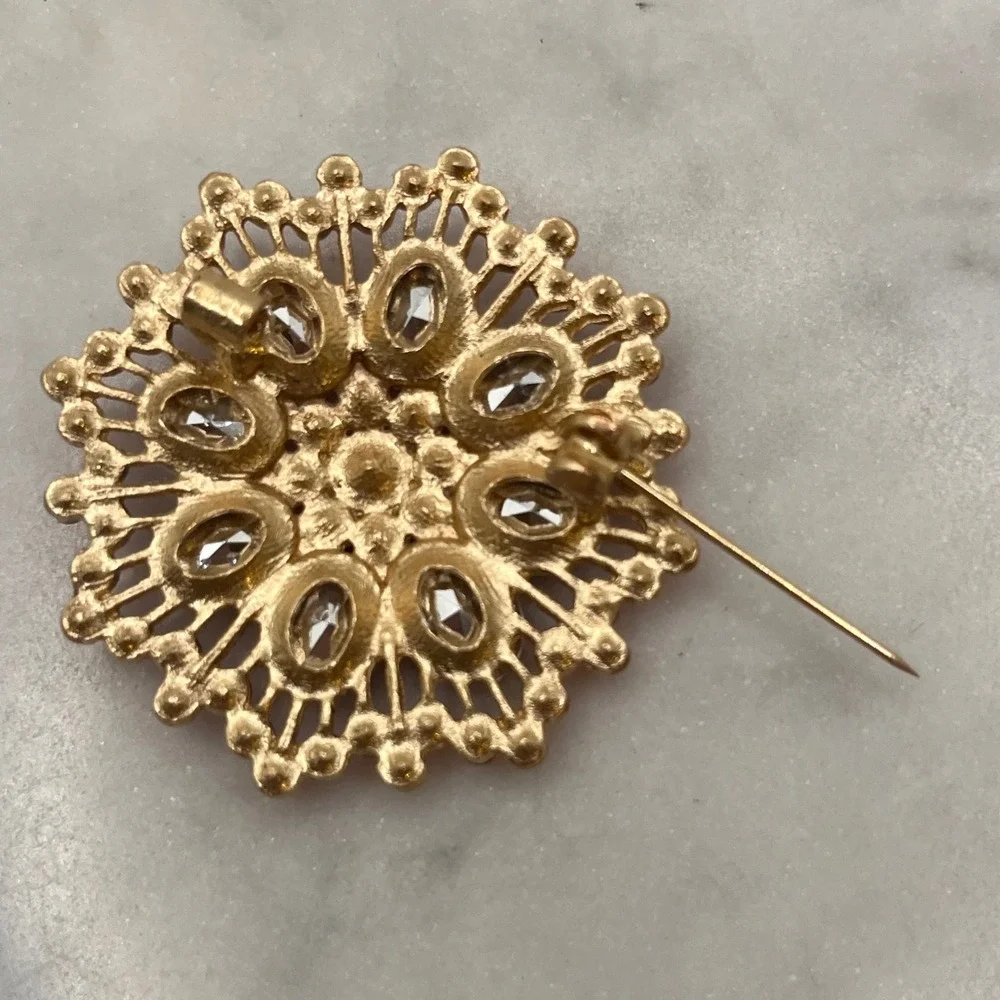 Flower Sunburst Brooch Pin Red Aurora Borealis Rhinestone Crystal New Accessory - Picture 3 of 5